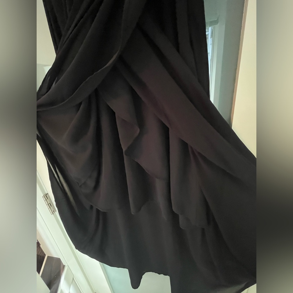 Aritzia Talula Long Flowy Cap-Sleeve Dress - Picture 9 of 14